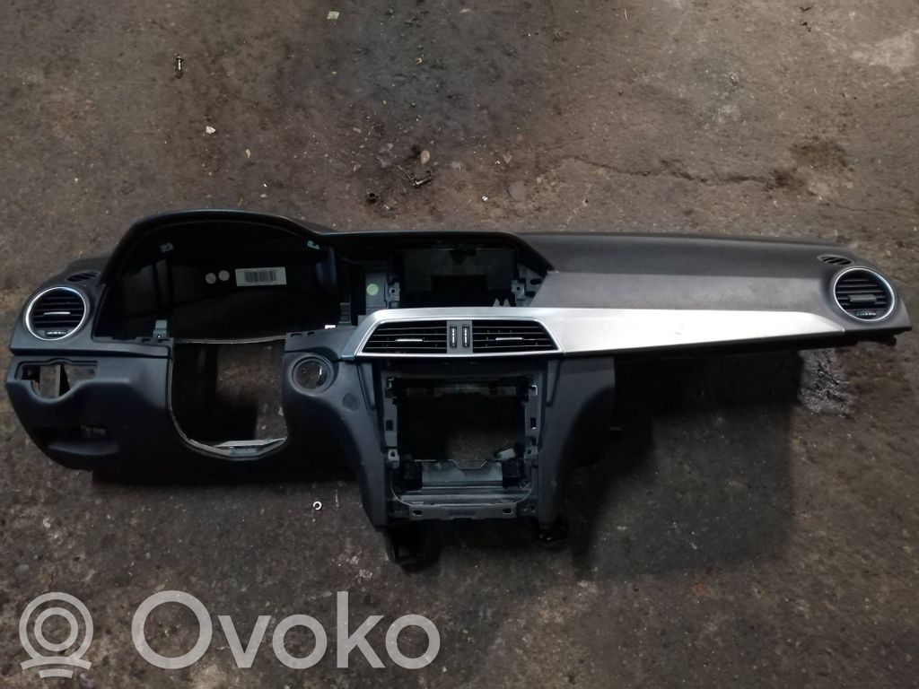 Mercedes-Benz C W204 Deska rozdzielcza 