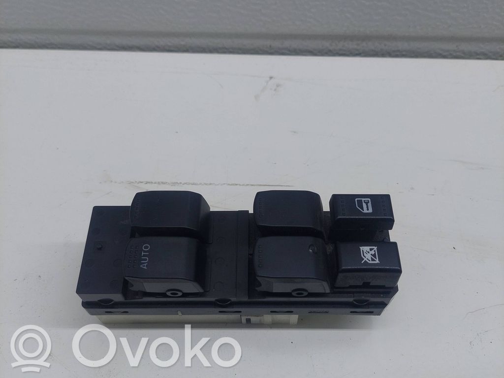 Electric window control switch   64J20,0766T