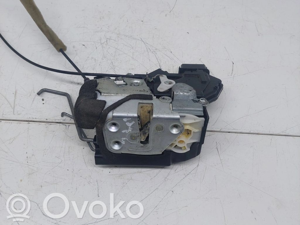 Mazda 5 Priekšpusē slēdzene 