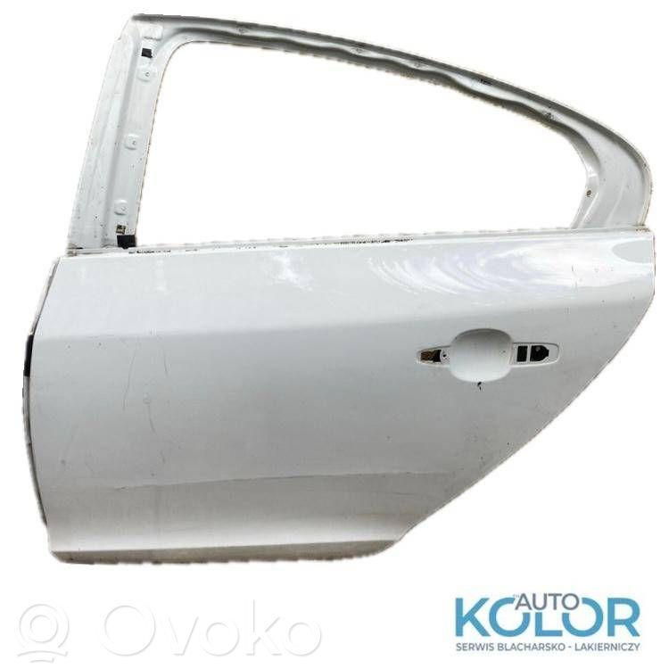 Aizmugurējās durvis   30762665