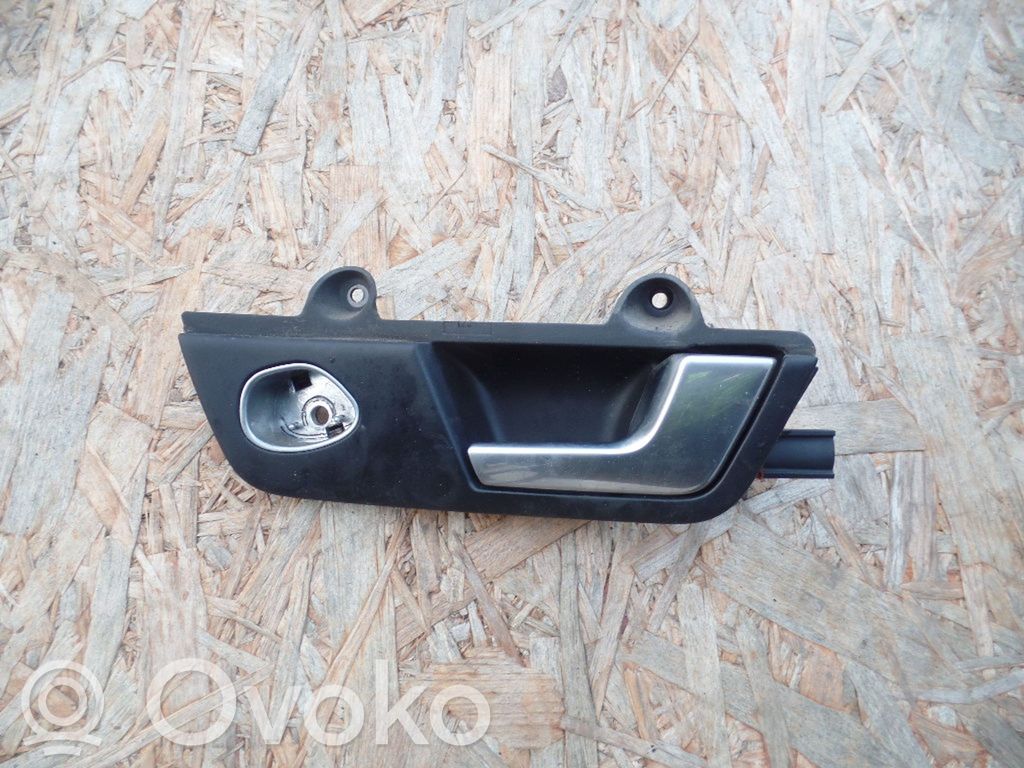 Manecilla interna puerta delantera   8E1837020