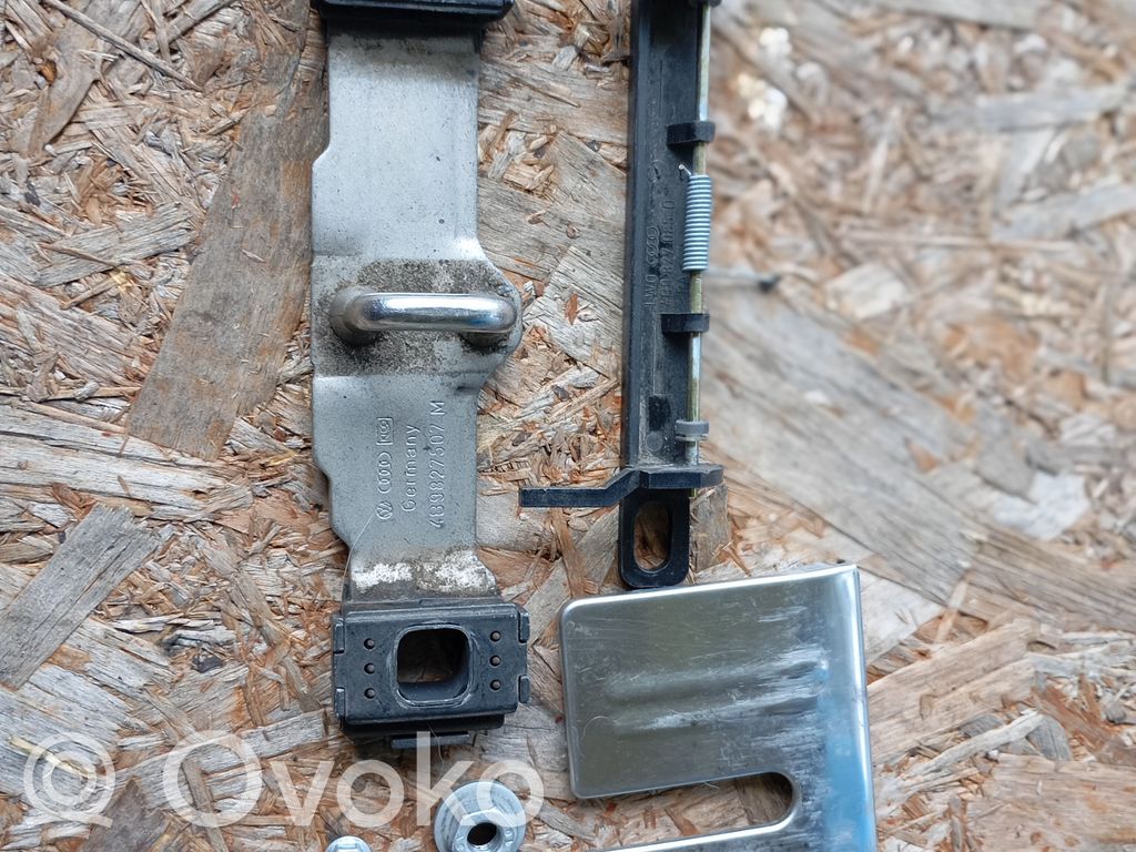 Audi A6 S6 C5 4B Loading door lock loop/hook striker 