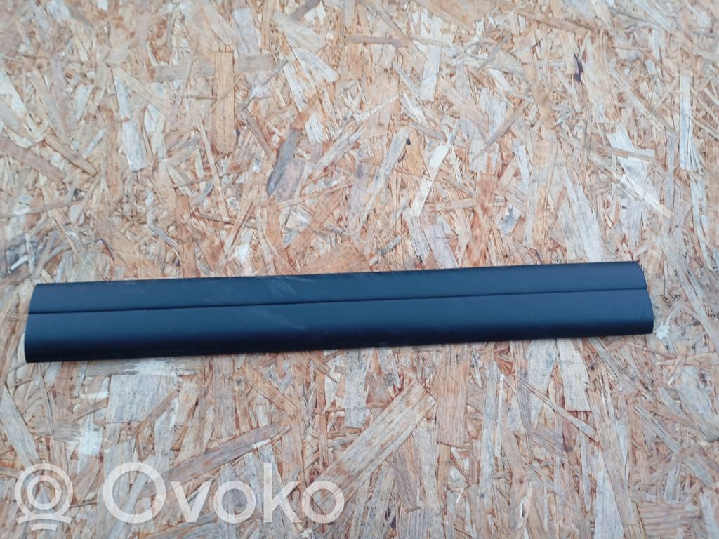 BMW 1 E81 E87 Priekinio slenksčio apdaila (vidinė) 