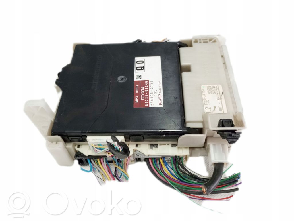 Toyota Avensis T250 Fuse module 
