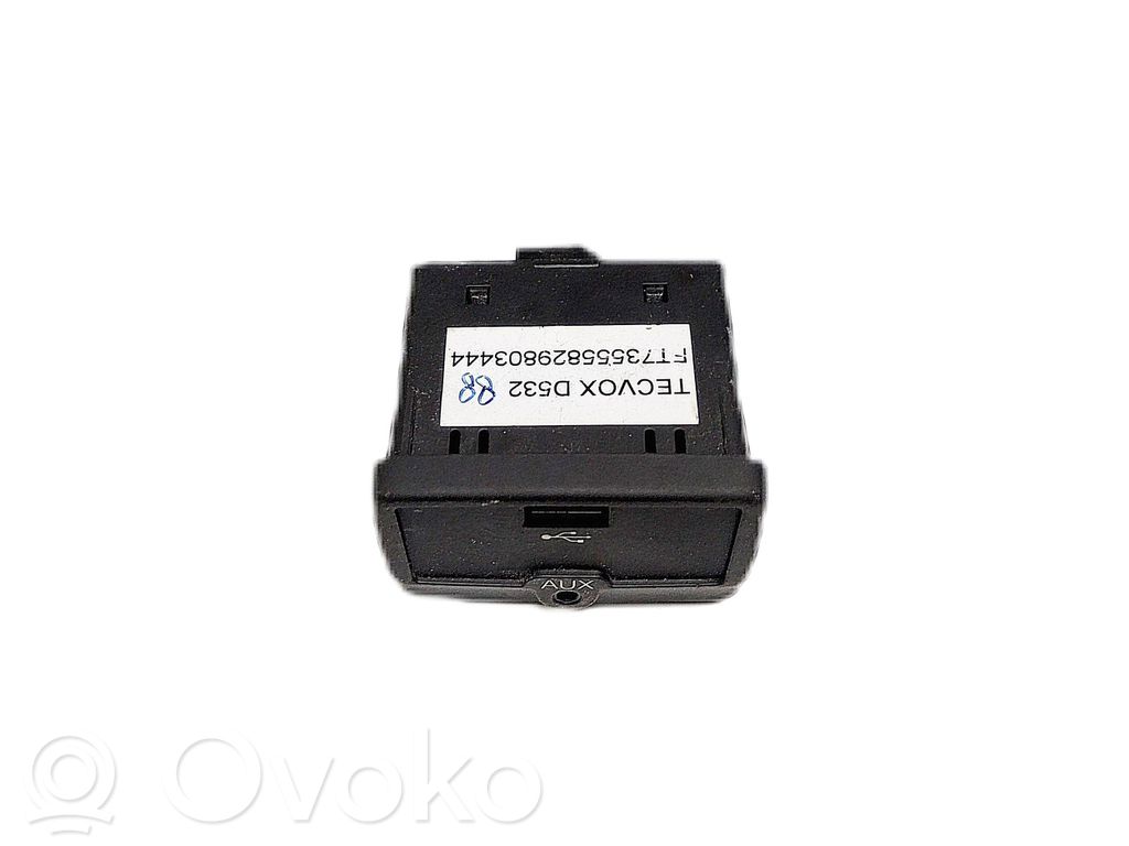 Enchufe conector USB   TECVOXD532
