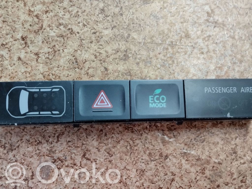 Mitsubishi Outlander Hazard light switch 