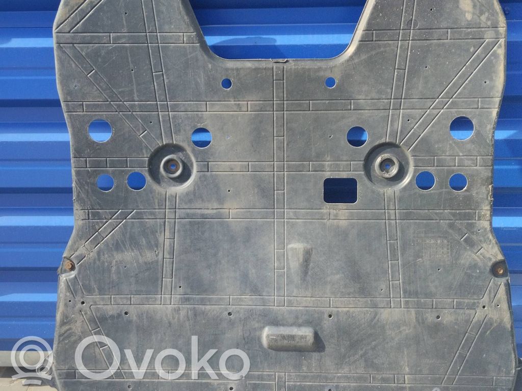 Peugeot 308 Engine splash shield/under tray 