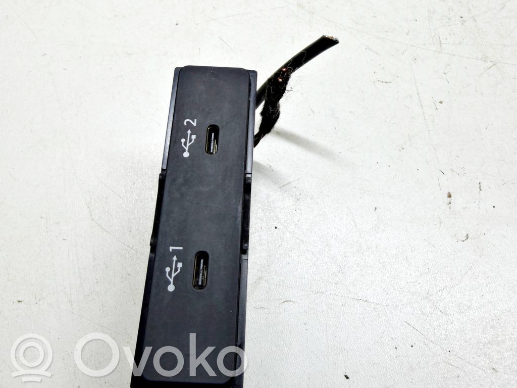 USB socket connector   82A035736A