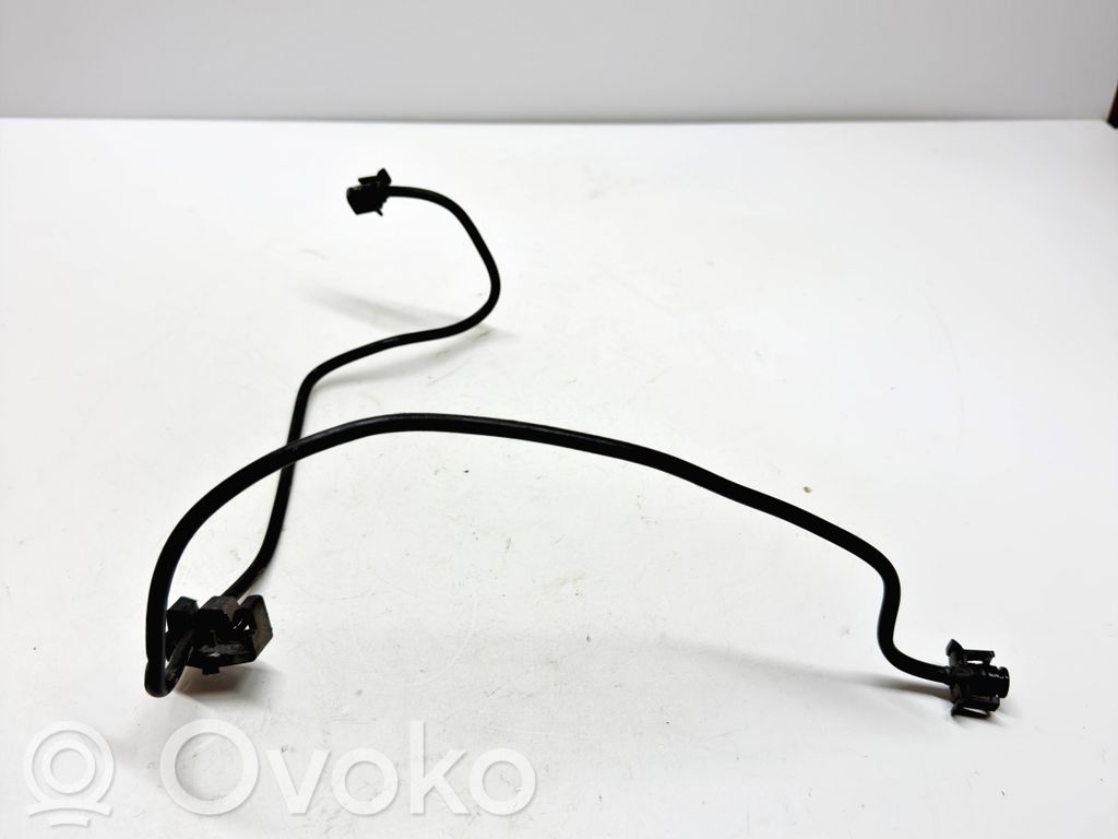 Engine coolant pipe/hose