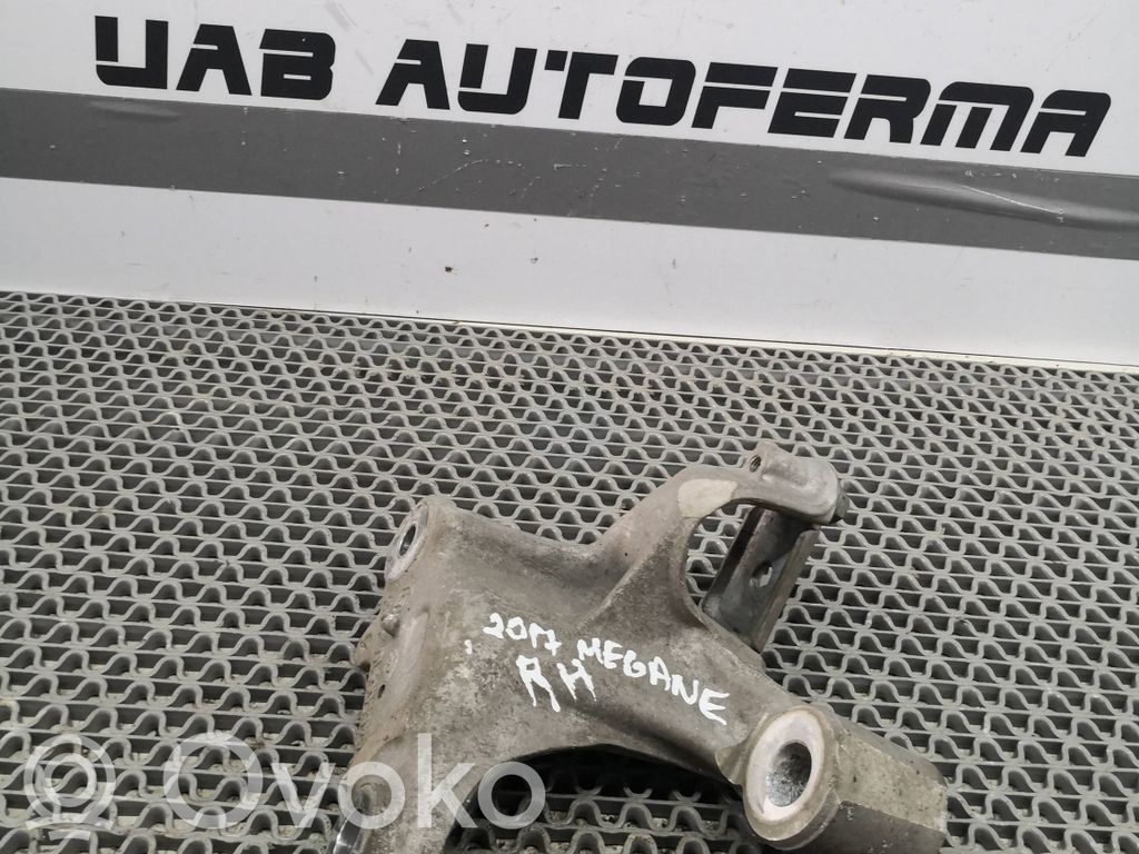 Renault Megane IV Engine mounting bracket 