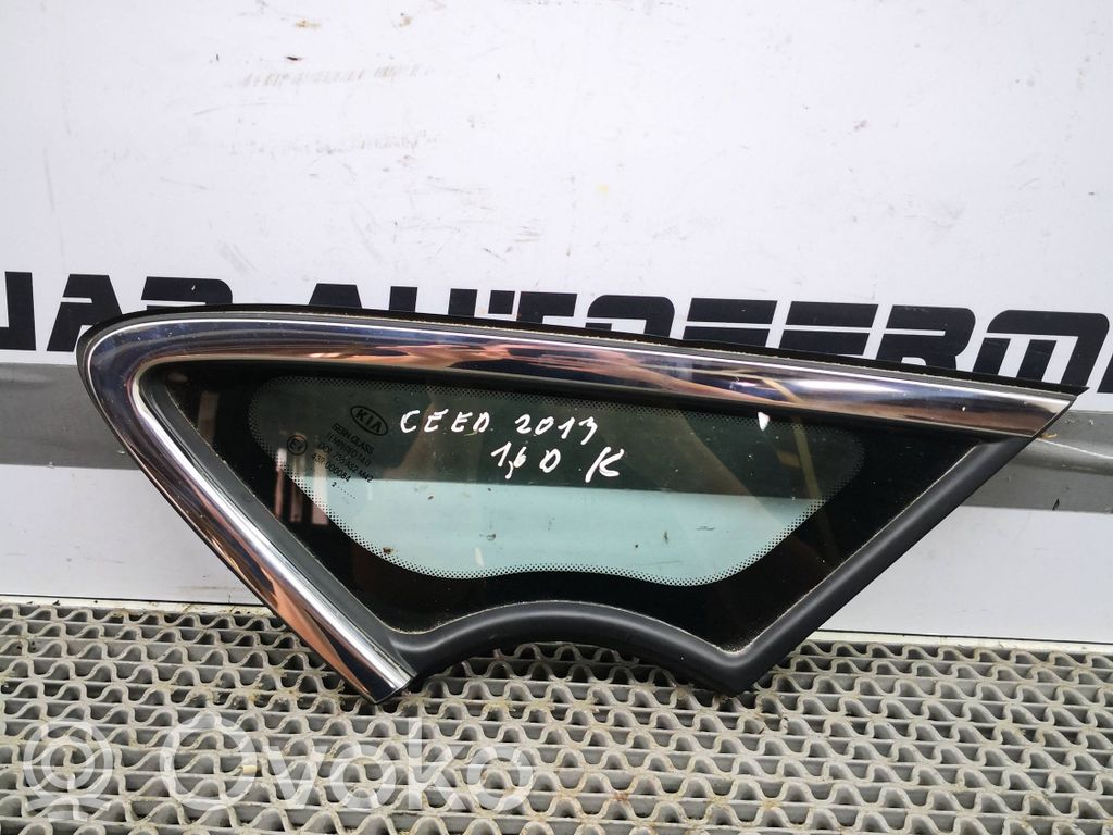 KIA Ceed Front triangle window/glass 