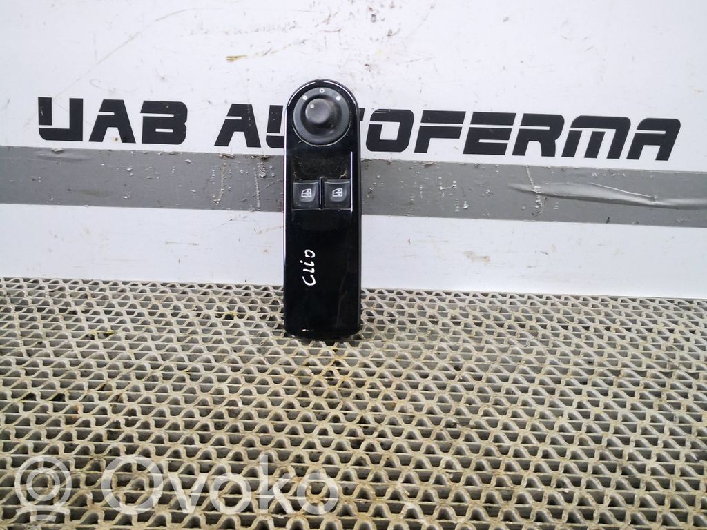 Renault Clio IV Electric window control switch 