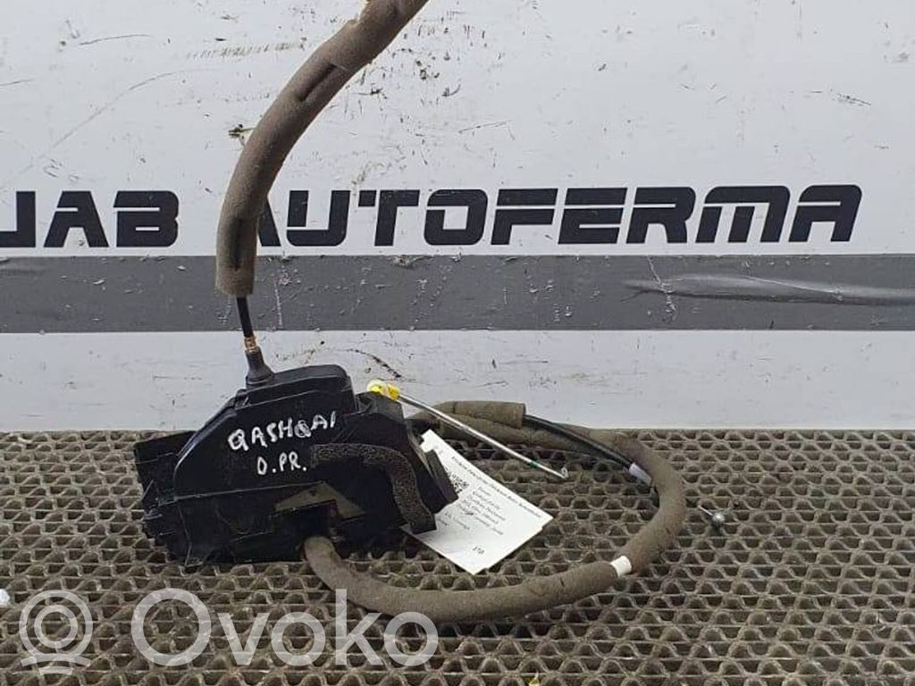 Nissan Qashqai Front door lock 