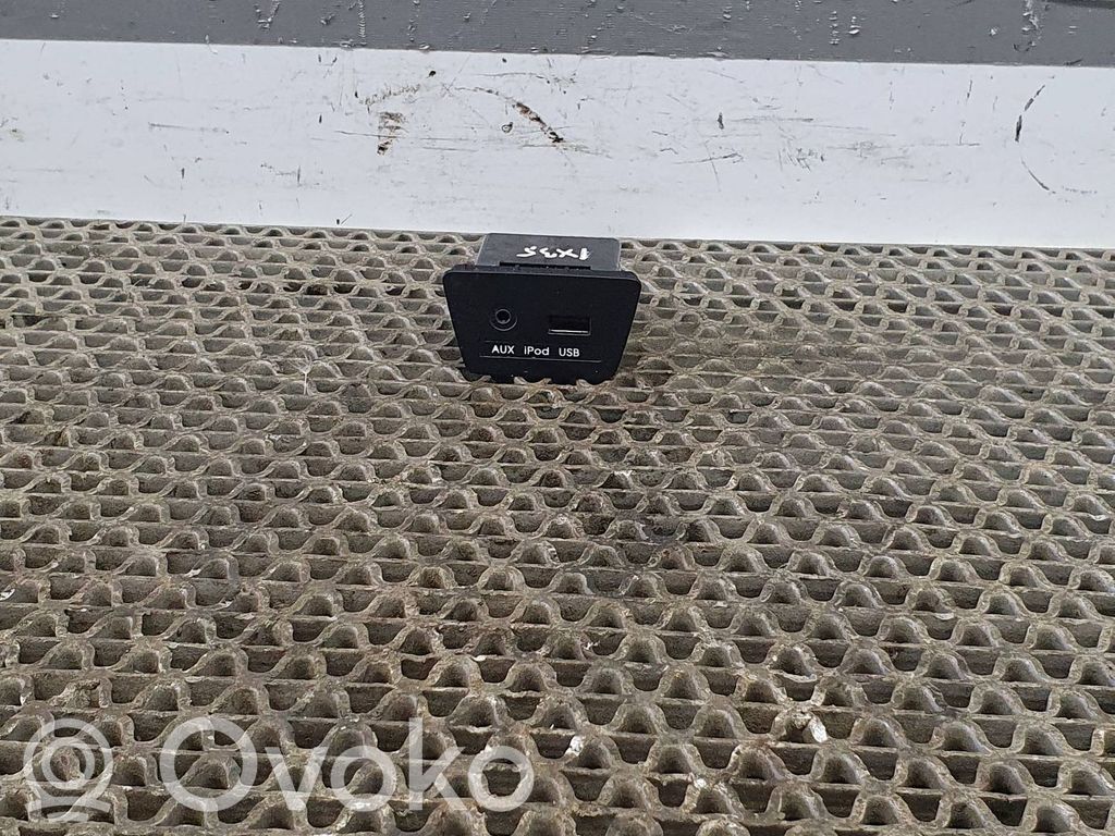 Hyundai ix35 Enchufe conector entrada auxiliar 