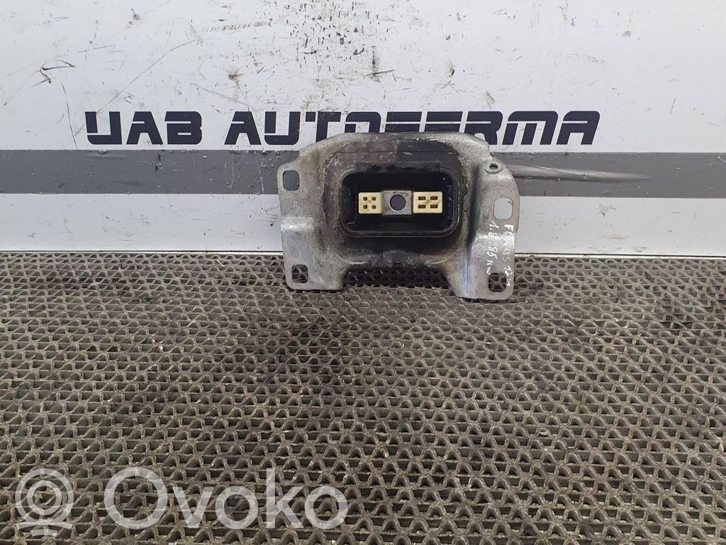 Ford Focus Engine mount bracket 
