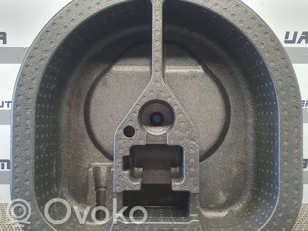Ford Focus Tool box 