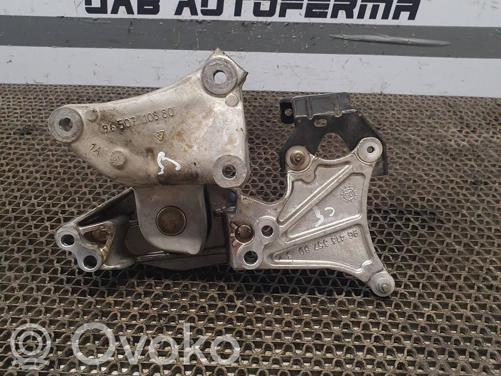 Citroen C5 Engine mounting bracket 