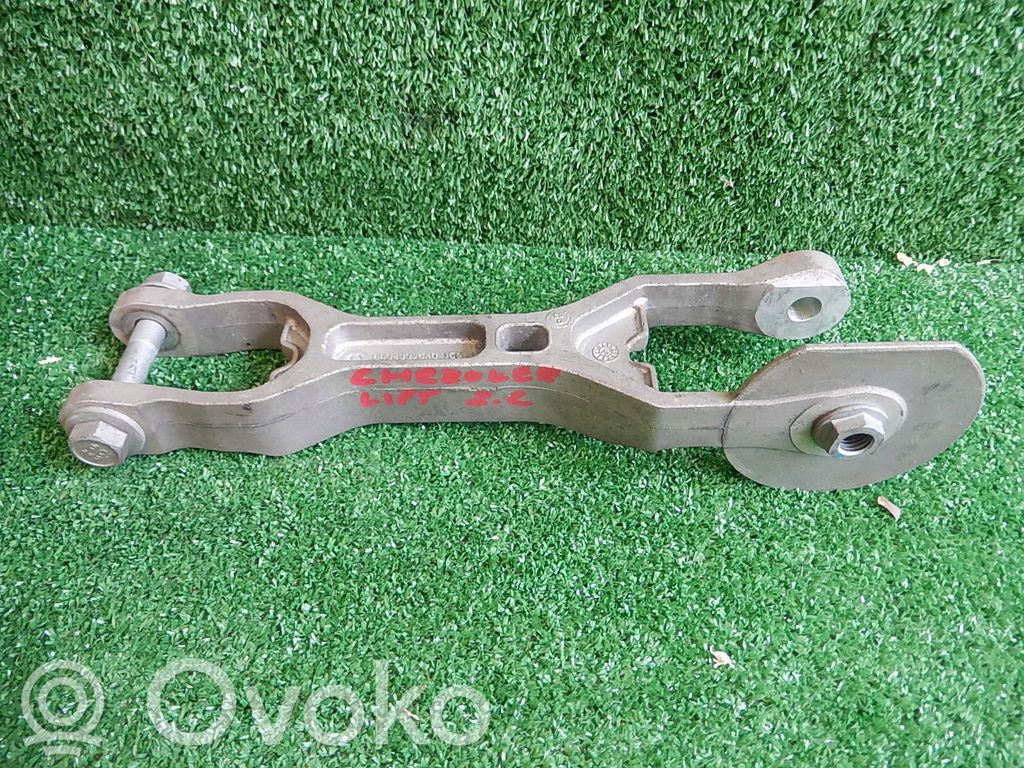 Jeep Cherokee Engine mounting bracket 