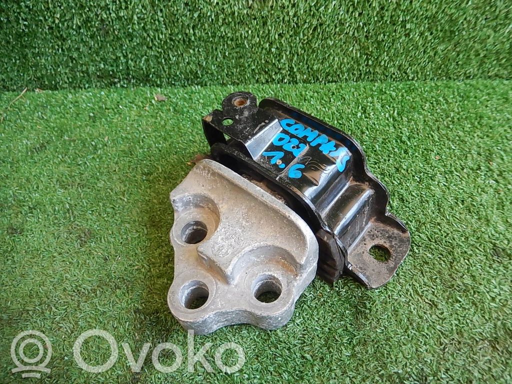 Engine mount bracket   00519385500