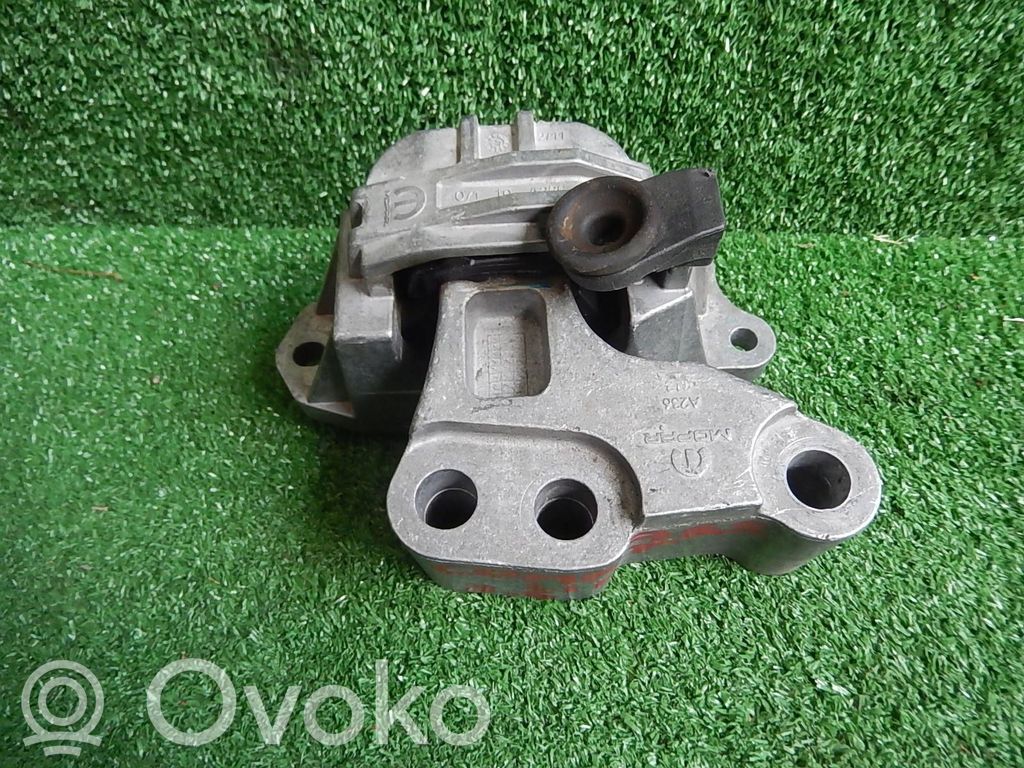 Jeep Compass Engine mount bracket 