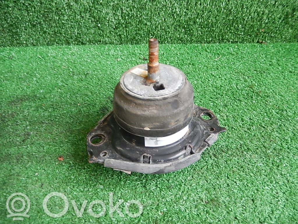 Jeep Grand Cherokee Engine mount bracket 