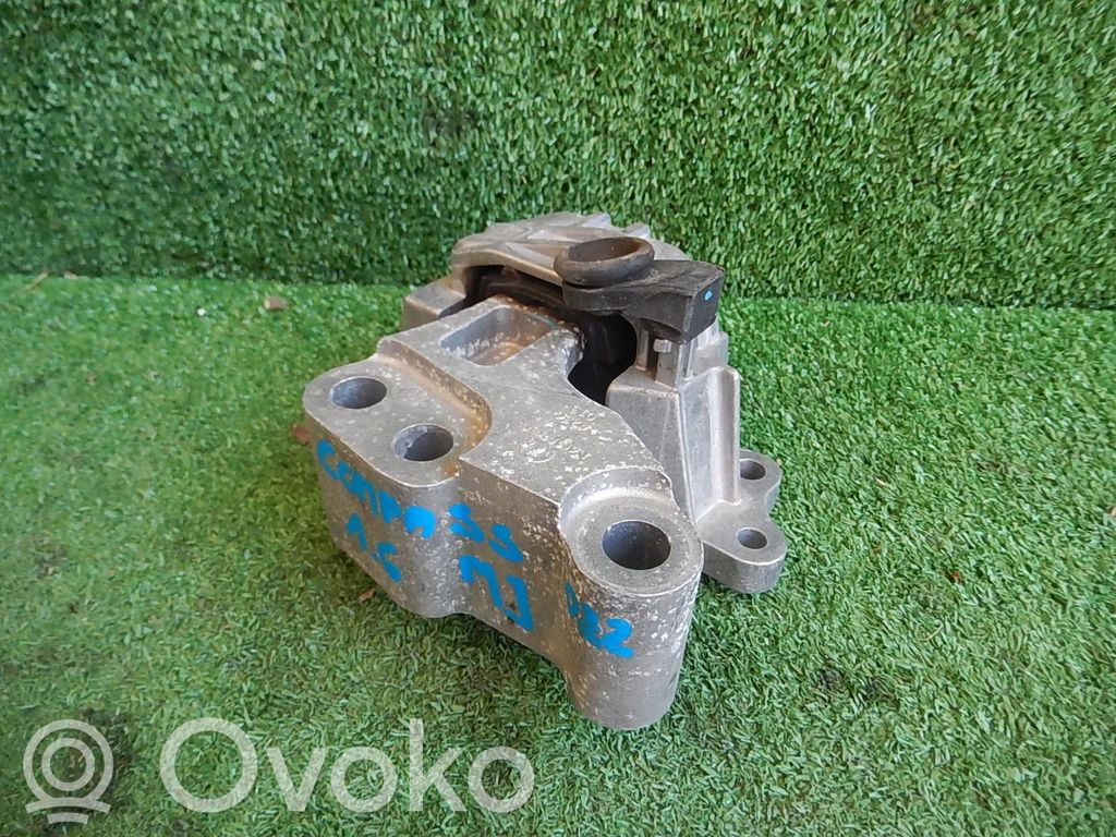 Jeep Compass Engine mount bracket 