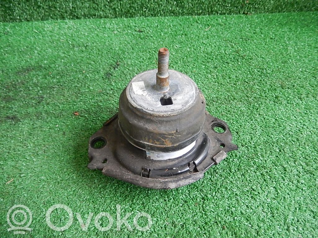 Jeep Grand Cherokee Engine mount bracket 