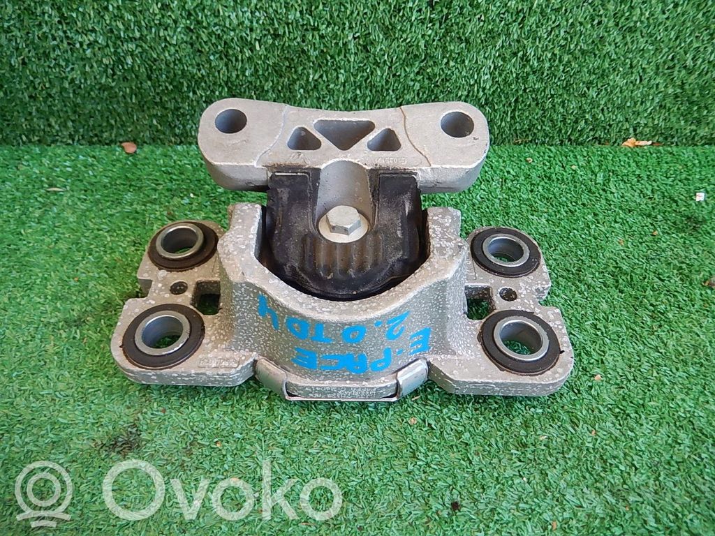 Engine mount bracket   7M121