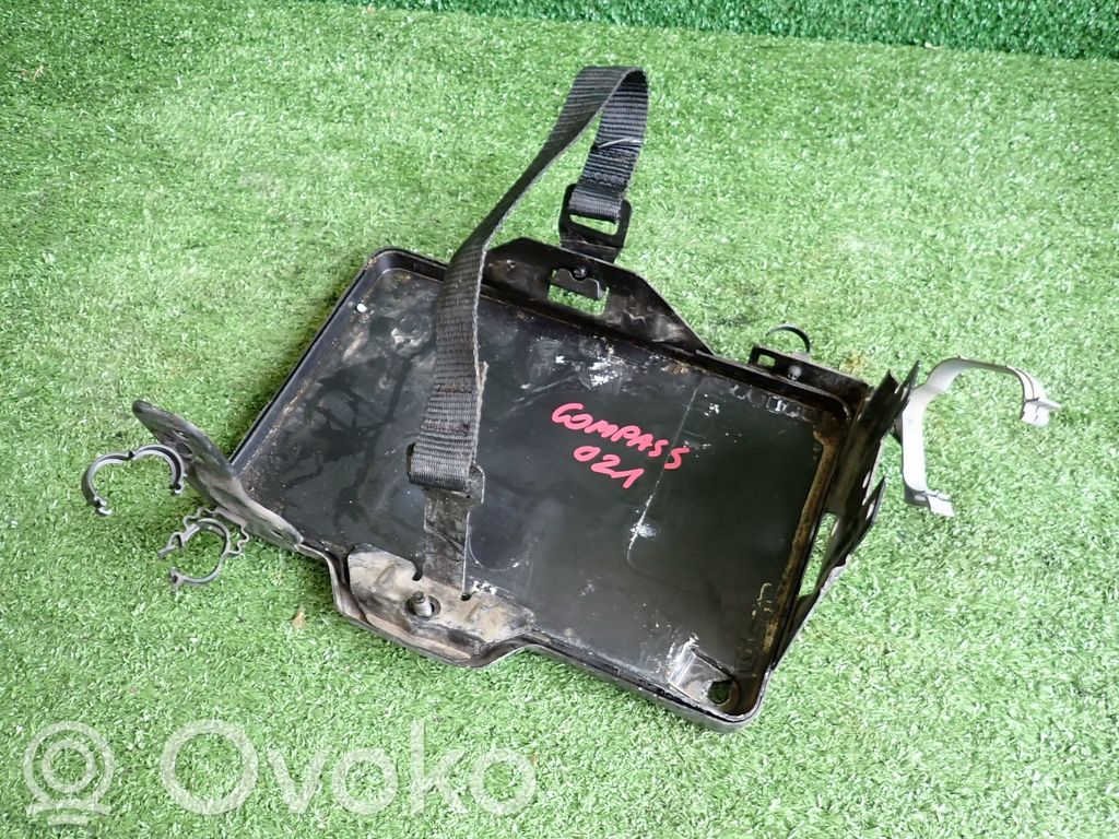 Battery box tray