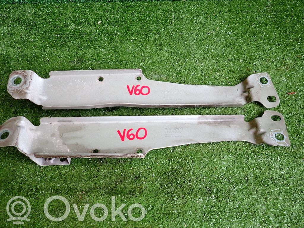 Volvo V60 Uchwyt / Mocowanie błotnika przedniego 