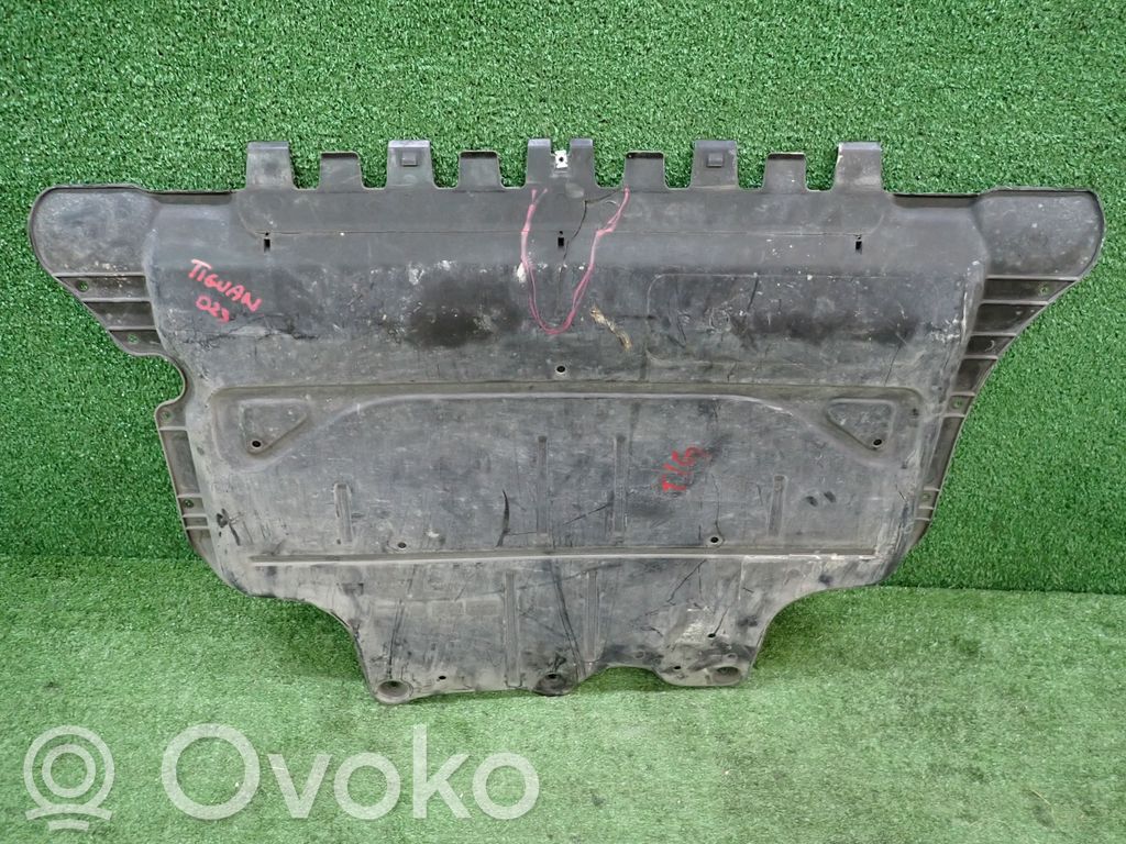 Volkswagen Tiguan Placa protectora/protector antisalpicaduras motor 
