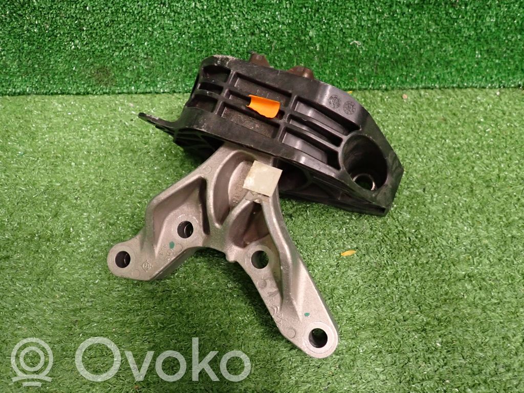 Citroen C3 Engine mount bracket 