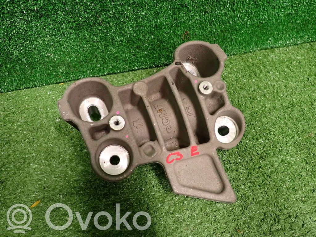 Citroen C3 Engine mounting bracket 
