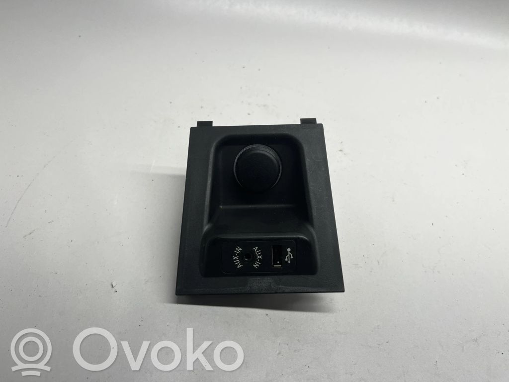 BMW X5 F15 Enchufe conector entrada auxiliar 