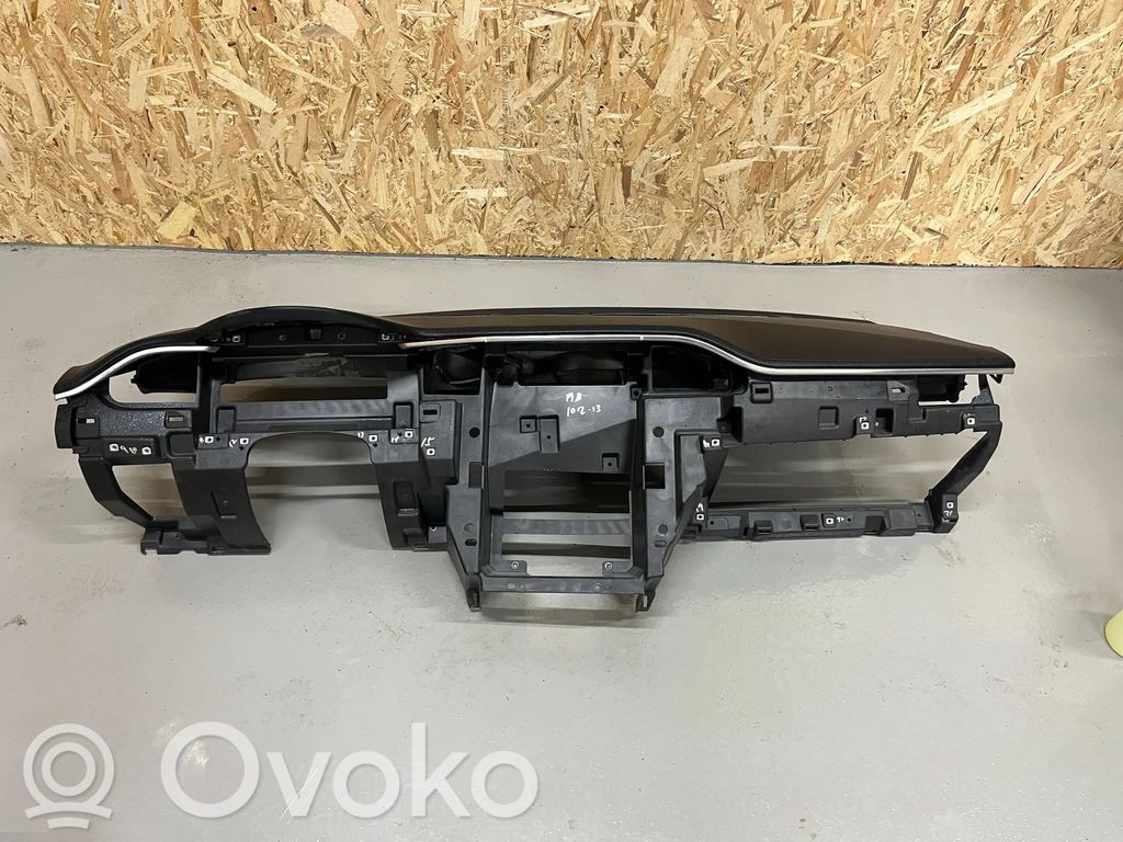 Dashboard   111892700A