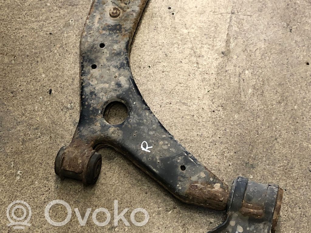 Volvo V40 Front lower control arm/wishbone 