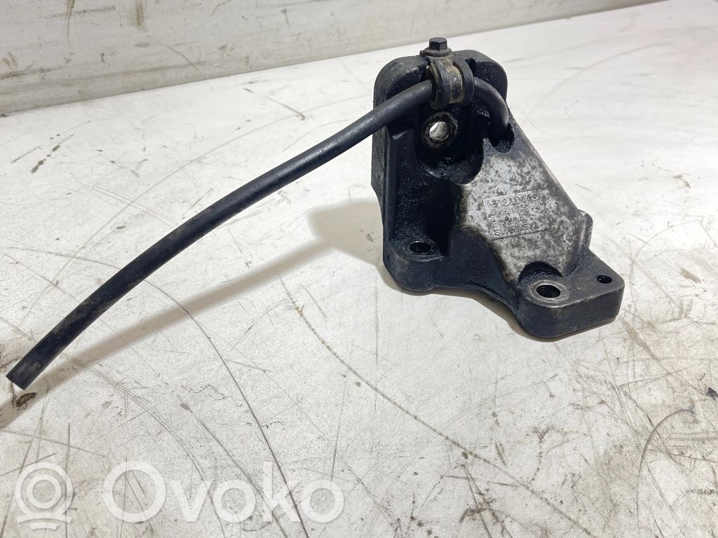 Volvo XC90 Engine mounting bracket 