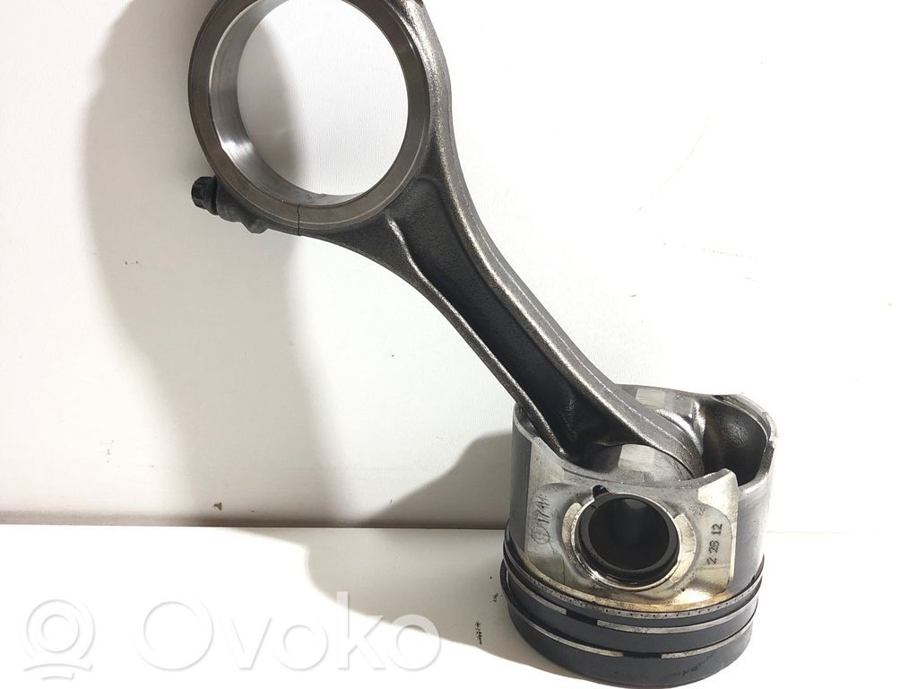 Volkswagen Touareg II Piston 