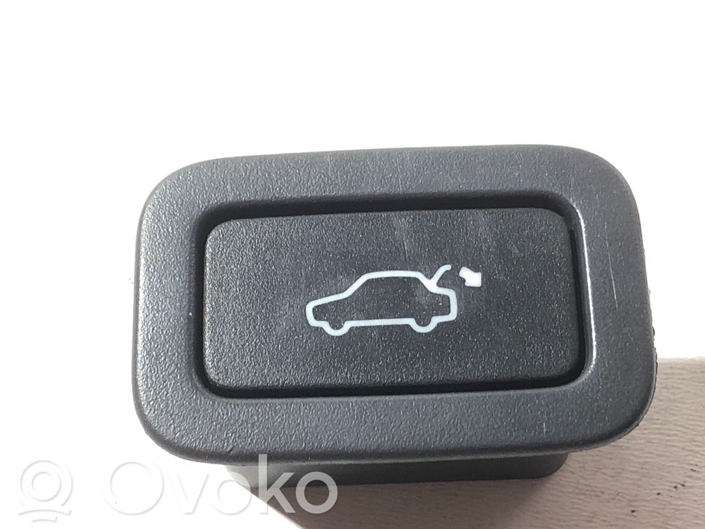 Tailgate/boot open switch button   30739237
