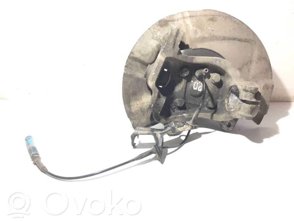 Front wheel hub   6760954