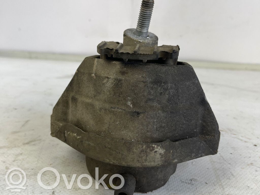 BMW 5 E60 E61 Dzinēja spilvens 