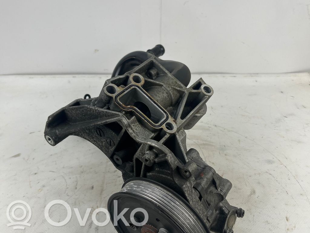 Audi Q5 SQ5 8R Power steering pump mounting bracket 