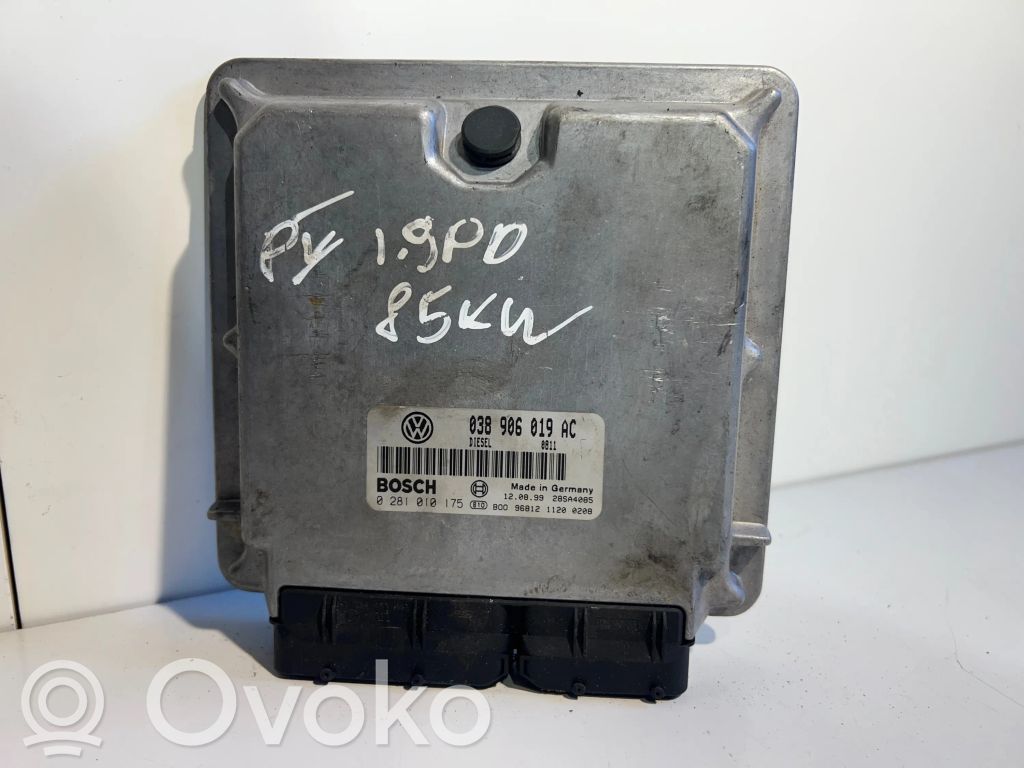 Volkswagen PASSAT B5 Engine control unit/module 