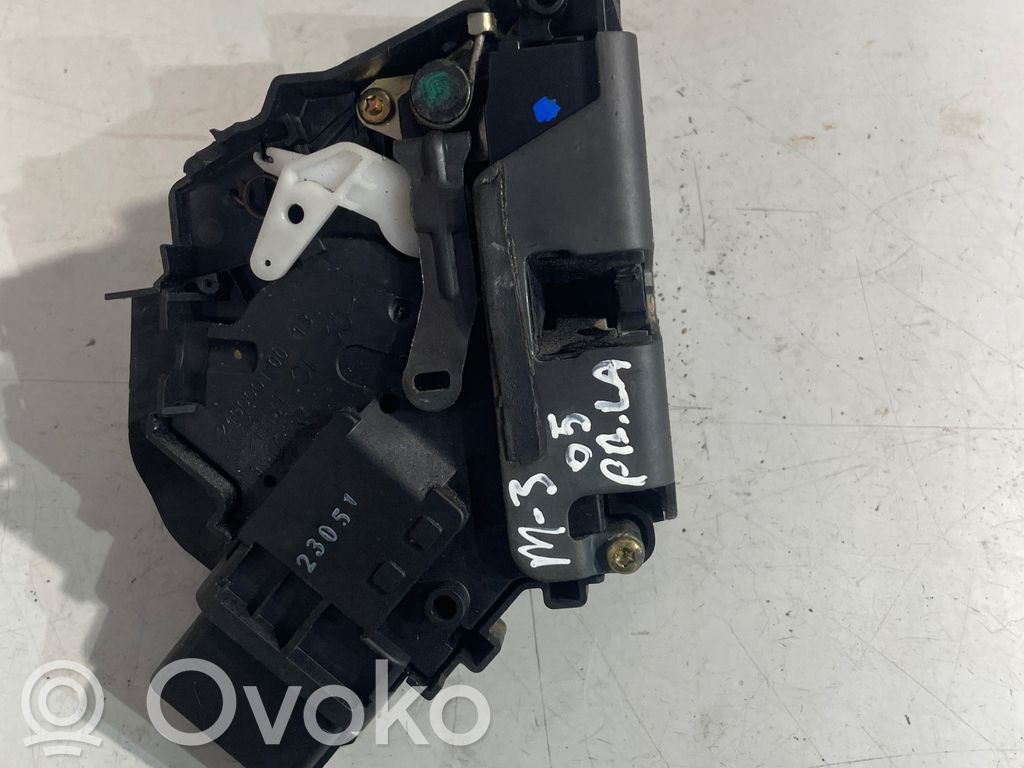 Mazda 3 I Priekšpusē slēdzene 