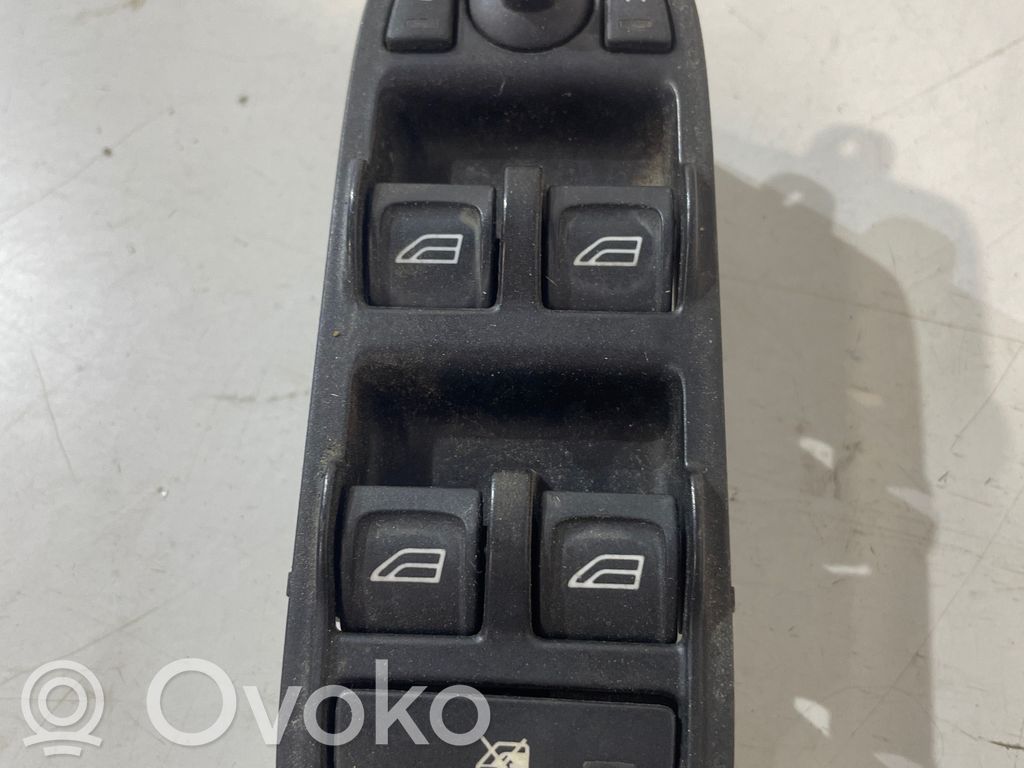 Electric window control switch   30773210,03454100