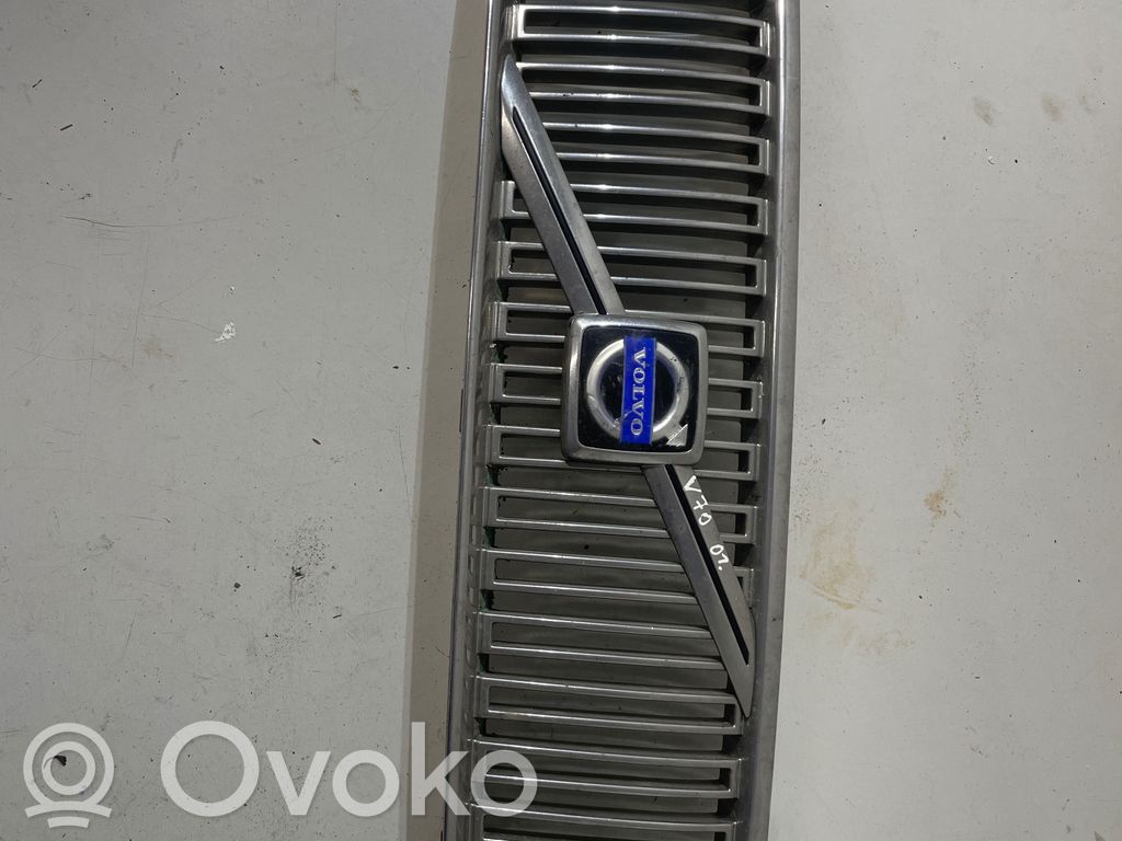 Volvo V70 Front grill 