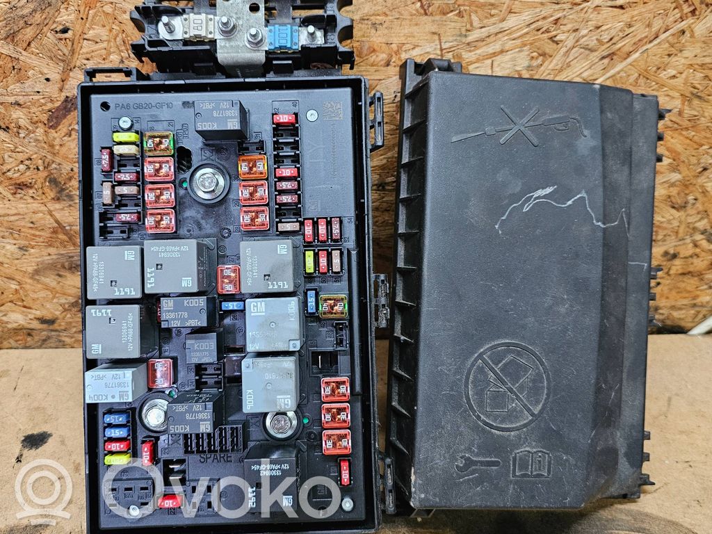 Opel Astra J Fuse box set 