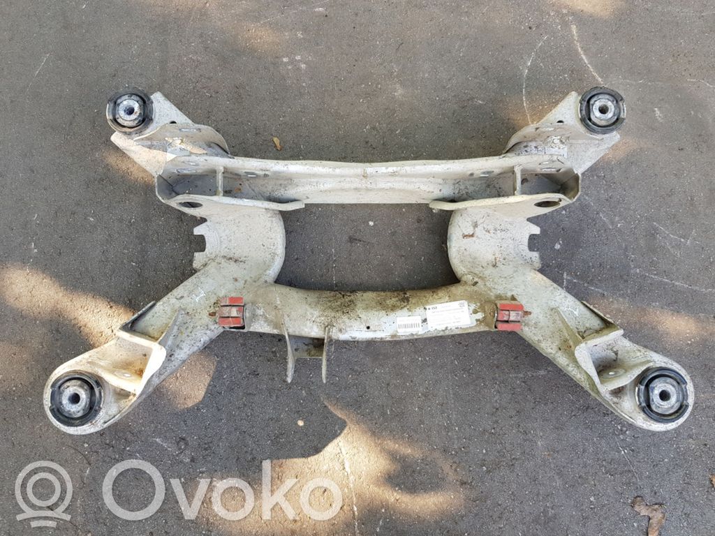 Audi A8 S8 D3 4E Galinis traversas 