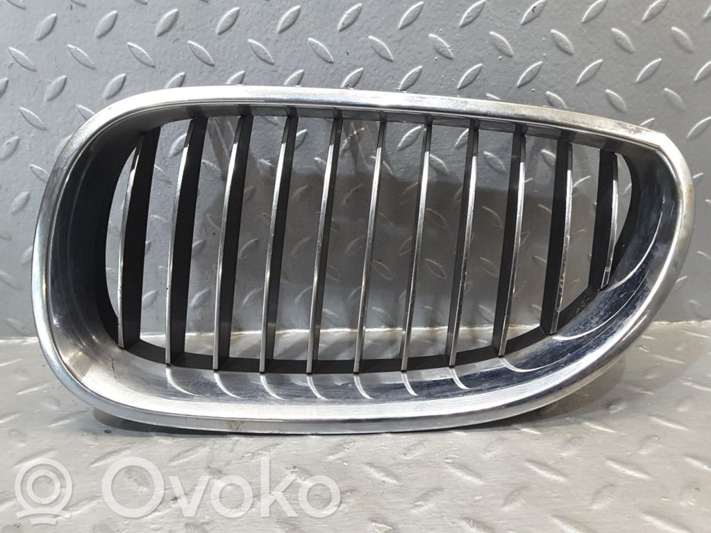 Front bumper upper radiator grill   7065701,7027061,7027061,7065701