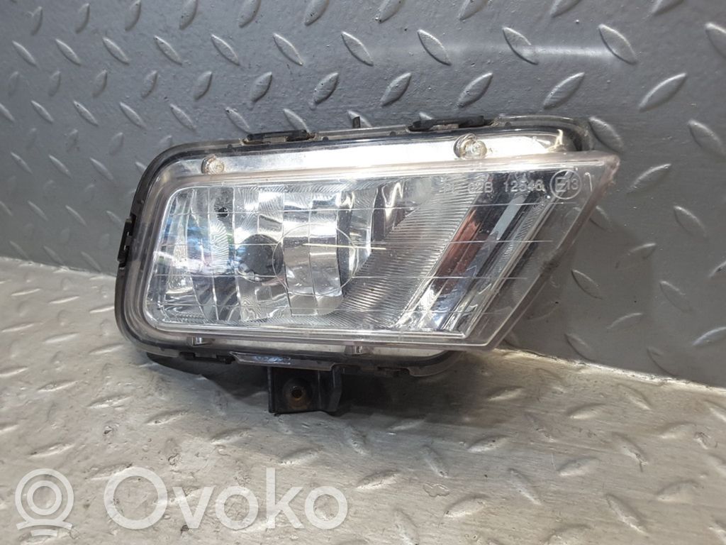 KIA Ceed Miglas lukturis priekšā 